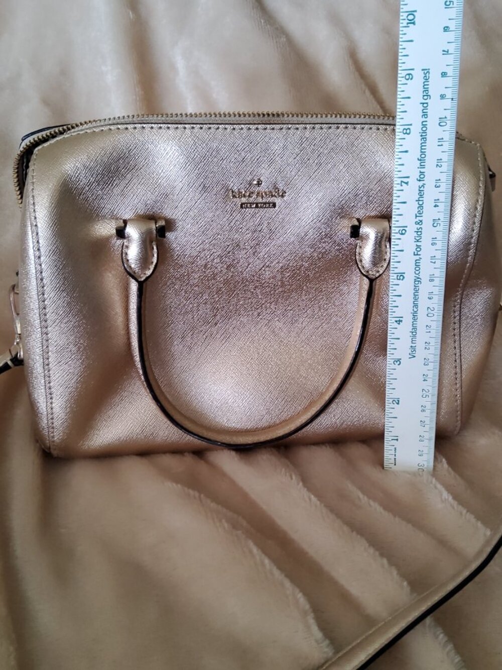 Kate Spade Gold Saffiano bag [read] small scuff